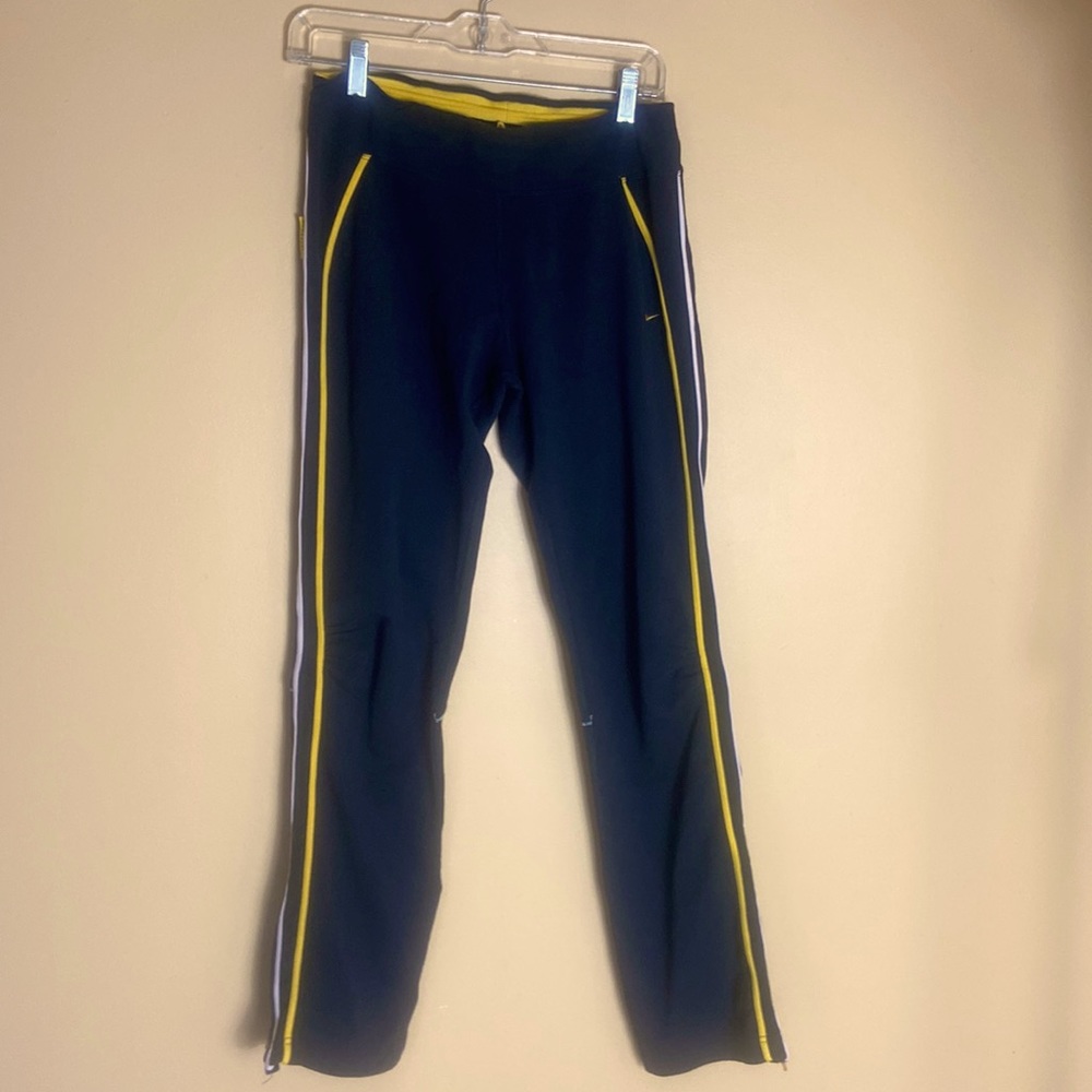 Woman’s size S Nike Fit Dry athletic pants